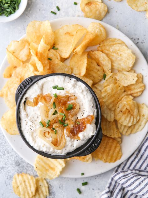 Party Food Dishes, French Onion Dip Recipe, Homemade French Onion Dip, Homemade Dips, French Onion Dip, Easy Dips, Dip Recipes Easy, Onion Dip, Spread Recipes