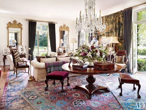 How to Decorate with Layered Rugs and Carpets | Architectural Digest Ralph Lauren House, Ralph Lauren Interiors, Restauration Hardware, Timeless Interior, Casa Country, Deco Rose, New York Homes, Layered Rugs, Ralph Lauren Style