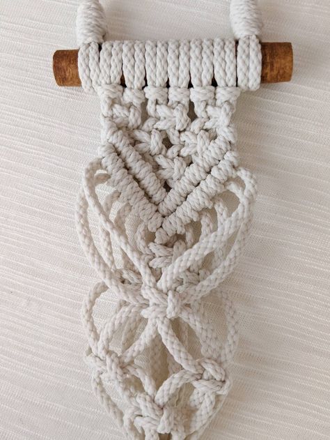 Macrame Charm, Macrame Instructions, Car Hanging Accessories, Art Macramé, Car Charms Rear View Mirror, Macrame Plant Hanger Patterns, Gold Tissue Paper, Makramee Diy, Accessories Boho