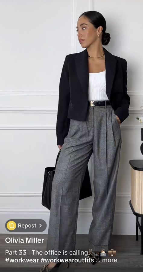 Grey Pants Street Style, Business Casual Outfits Gray Pants, Women Gray Pants Outfit, Gray Pant Outfits For Women, Blazer Grigio Outfit, Gray Pants Outfit Women, Gray Pants Work Outfits Women, Grey Tailored Pants Outfit, Grey Suit Pants Outfit