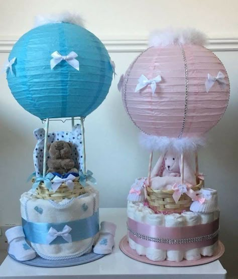 Baby Nappy Cakes, Shower Baskets, Idee Babyshower, Baby Shower Baskets, Nappy Cake, Nappy Cakes, Baby Shower Diaper Cake, Baby Shower Gift Basket, Baby Shower Crafts