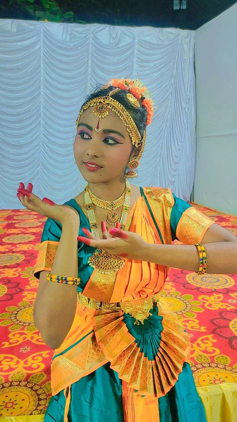 Bharatnatyam makeup 💄 Bharatnatyam Makeup, Bff Poses, Desi, Makeup Looks, Makeup, Hair, Quick Saves, Make Up, Make Up Looks