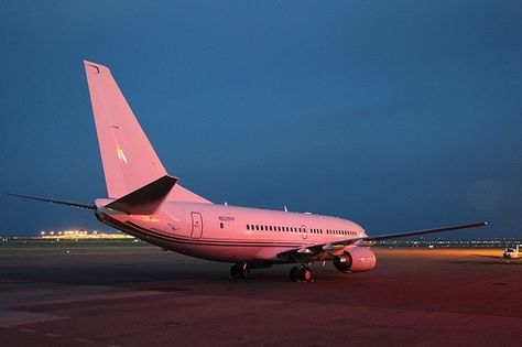 Millennial pink airplane Pink Airplane, Princess Lifestyle, Flying Elephant, Commercial Ads, Private Plane, I Believe In Pink, Pink Life, Pink Car, Jet Plane