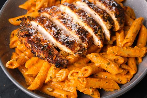 Creamy Peri Peri Penne - The Good Bite Peri Peri Sauce, Seared Chicken Breast, Peri Peri, Red Wine Vinegar, Non Stick Pan, Chicken Seasoning, Smoked Paprika, Tray Bakes, Chicken Breast