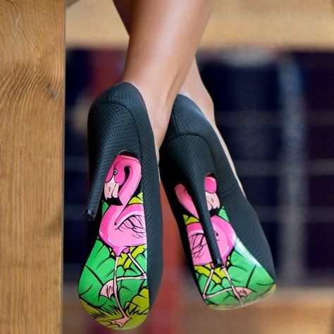 20 Amazing TaylorSays Shoes by California Artist Taylor Reeve Flamingo Fashion, Vetements Shoes, Latest Shoe Trends, Shoe Art, Fabulous Shoes, Painted Shoes, Pretty Shoes, Dream Shoes, Shoe Obsession