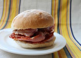 British Bacon, British Breakfast, Crispy Rolls, Traditional Holiday Recipes, Corn Dip Recipes, Bacon Roll, Bacon Dip, Food Van, Creamy Corn