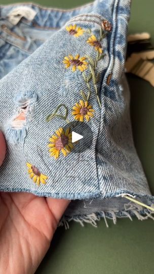 Jeans Embroidery Ideas, Jean Ideas, Embroidery Stitches Beginner, Grace Potter, Clothes Embroidery Diy, Embellished Clothing, Diy Clothes And Shoes, Denim Ideas, Embroidery On Clothes