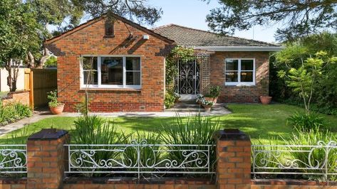 Charming Geelong clinker brick house has modern renovation - realestate.com.au Clinker Brick House, 1950s House Renovation, Brick House Exterior Makeover, Clinker Brick, 1950s House, Modern Renovation, Home Exterior Makeover, Brick Veneer, Brick Exterior House