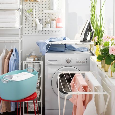 Ikea Laundry, Outdoor Laundry, Laundry Nook, Apartment Hacks, Dream Laundry Room, Laundry Rack, Laundry Solutions, Regal Design, Small Laundry Rooms