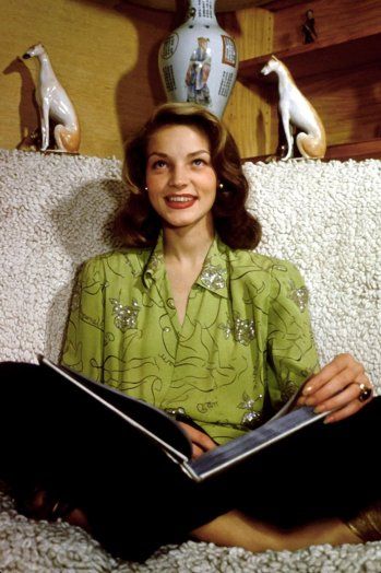 Lauren Bacall Style, Lauren Bacall Movies, Lauren Bacall Humphrey Bogart, Klasik Hollywood, Bogie And Bacall, Bogart And Bacall, George Peppard, Blake Edwards, Oc Reference