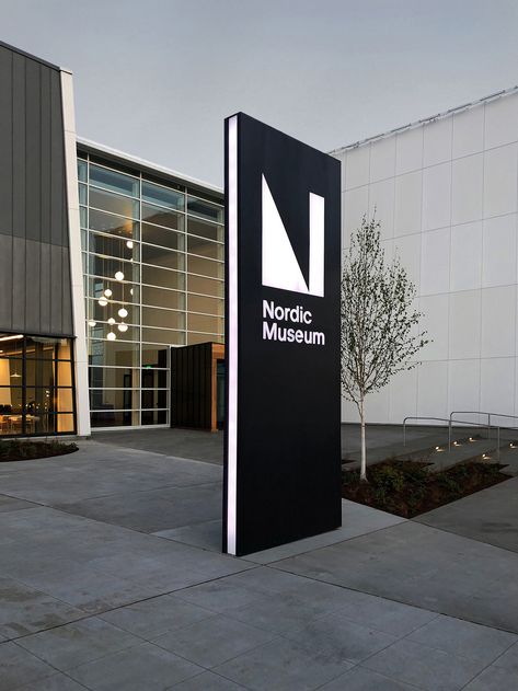 Building Signage Exterior, Modern Building Exterior, Modern Signage, Signboard Design, Monument Signage, Environmental Graphics Signage, Corporate Signage, Building Signage, Entrance Signage