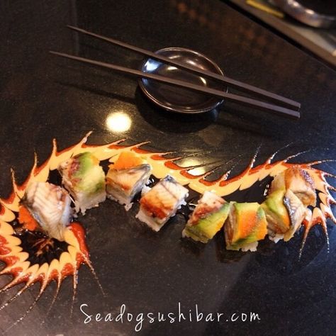 Sushi Plating Ideas Food Art, Sushi Plating Presentation, Sushi Platter Presentation, Sushi Presentation Ideas, Sushi Plating, Sushi Presentation, Fancy Sushi, Sushi Decoration, Sushi Picnic