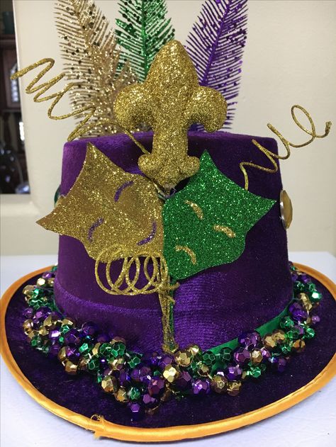 Mardi Gras Cowboy Hat, Mardi Gras Hats Diy, Gold Cart, Mardi Gras Hat, Mardi Gras Diy, Mardi Gras Party Decorations, Mardi Gras Hats, Madi Gras, Mardi Gra