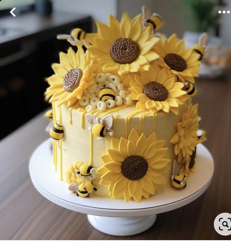 Bee And Sunflower Cake, Sunflower Wedding Cake, Sunflower Cookies, Caramel Treats, Torte Decorate, Bee Cakes, Fantasy Cake, Cartoon Cake, Birthday Cakes For Women