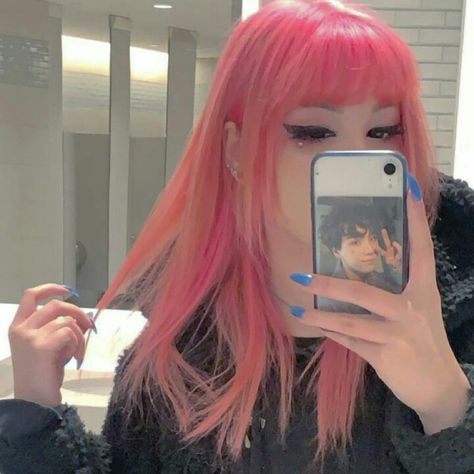 90s Grunge Hair, Hair Chalk, Scene Hair, Hair Color And Cut, Hair Coloring, Dye My Hair, Hair Care Products, Hair Inspiration Color, Hair Inspo Color