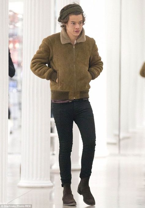 Harry Styles Harry Styles Chelsea Boots, Brown Chelsea Boots Outfit, Brown Suede Chelsea Boots, Chelsea Boots Men Outfit, Chelsea Boots Outfit, Boots Men Outfit, Boots Outfit Men, Brown Chelsea Boots, One Direction Harry Styles