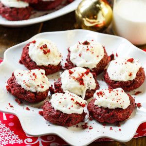 Red Velvet Cookies with Cream Cheese Frosting Red Velvet Cake Cookies, Red Velvet Cookie Recipe, Cookies With Cream Cheese Frosting, Cookies With Cream Cheese, Velvet Cookies, Cookies From Scratch, Homemade Food Gifts, Red Velvet Cookies, Cream Cheese Frosting Recipe