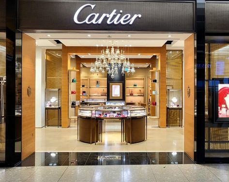 Cartier Boutique, Cartier Store, Shelving Cabinet, Shops In London, Jewelry Store Interior, Jewelry Store Design, Display Shelving, Showroom Interior Design, Jewellery Showroom