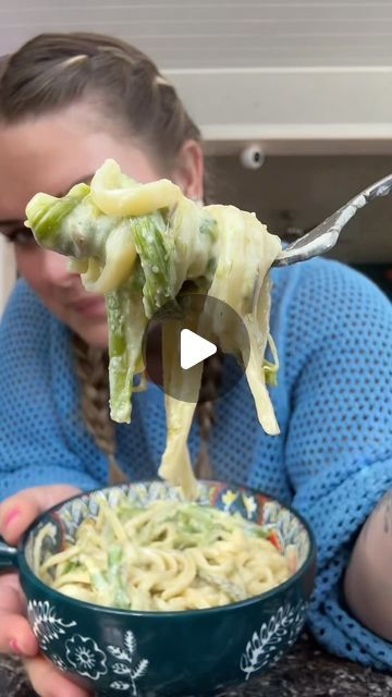 Asparagus Linguine Pasta, Asparagus And Noodles Recipes, Pasta With Egg Sauce, Asparagus Alfredo Pasta, Egg Pasta Sauce, Asparagus Pasta Recipes, Linguine Recipes, Best Pasta Dishes, Pasta Noodle Recipe