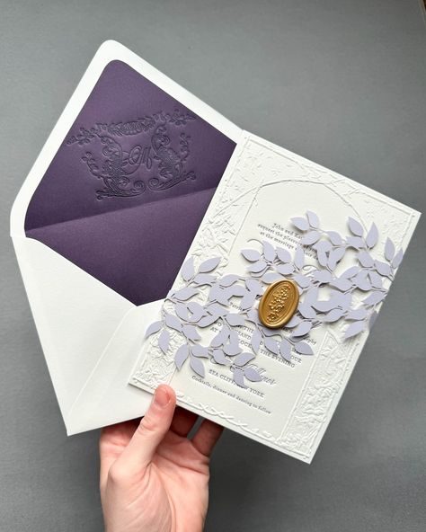 Hindu Wedding Invitation Cards, Elegant Business Cards Design, Hindu Wedding Invitations, Unique Wedding Cards, Wedding Instagram, Cricut Wedding, Dream Day, Luxury Wedding Planner, February 15