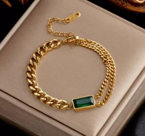 Rings For Women Aesthetic, Panna Ring, Green Emerald Bracelet, Matte Gold Jewelry, Aesthetic Bracelets, Emerald Green Jewelry, Girls Bracelets, Fashion Jewelry Necklaces Gold, Western Jewellery