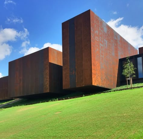 Corten Steel Building, Steel Architecture, Concrete Effect Paint, House Cladding, Minimal Architecture, Architecture Graphics, Casa Container, Structure Architecture, Brutalist Architecture