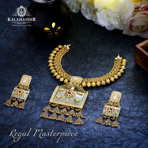 Kalamandir Jewellers Ltd. on Instagram: “Time to glorify your beauty with the essence of a ravishing masterpiece. We are sure this charmingly designed jewellery set is going to…” Antique Necklace Gold, Bridal Jewellery Earrings, Antique Jewellery Designs, Gold Bridal Jewellery Sets, Antique Bridal Jewelry, Instagram Time, Diamond Jewelry Designs, Gold Fashion Necklace, Jewelry Design Earrings