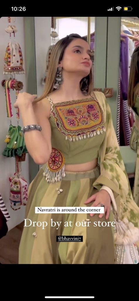 Kodi Blouse For Navratri, New Navratri Collection, Gamthi Work Blouse Design, Navratri Clothes For Women, Navratri Unique Outfits, Fashion Trending Moodboard 2024, Rajwadi Blouse Pattern, Navratri Chaniya Choli Blouse Pattern, Navratri Embroidery