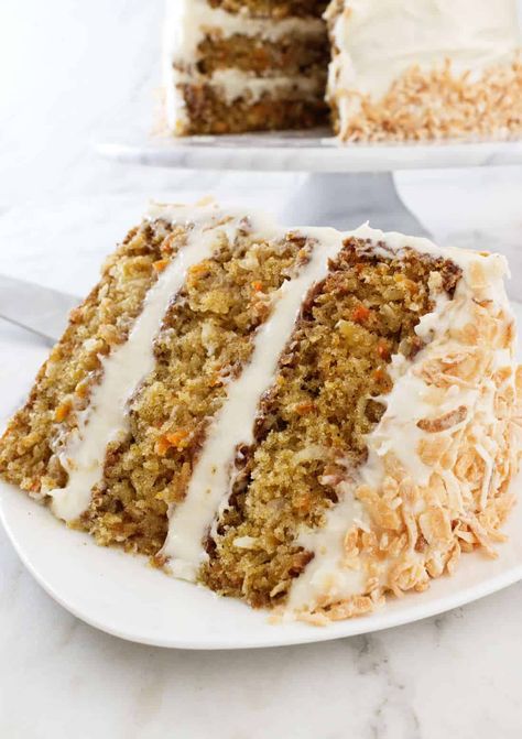 tropical carrot cake Tropical Carrot Cake Recipe, Mama Knows Gluten Free, Vegan Carrot Cake Recipe, Carrot Cakes, Vegan Carrot Cakes, Warm Cake, Yogurt Cake, Carrot Cake Recipe, Layer Cakes