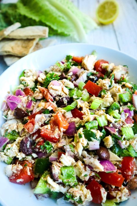 Mediterranean Tuna Salad - Eat Enjoy By Raneem Tinned Tuna Recipes Dinners, Mediterranean Tuna Salad Recipe, Tuna Salad Ingredients, Mediterranean Tuna, Mediterranean Tuna Salad, Spicy Shrimp Recipes, What Is Healthy Food, Healthy Tuna, Easy Mediterranean Diet Recipes