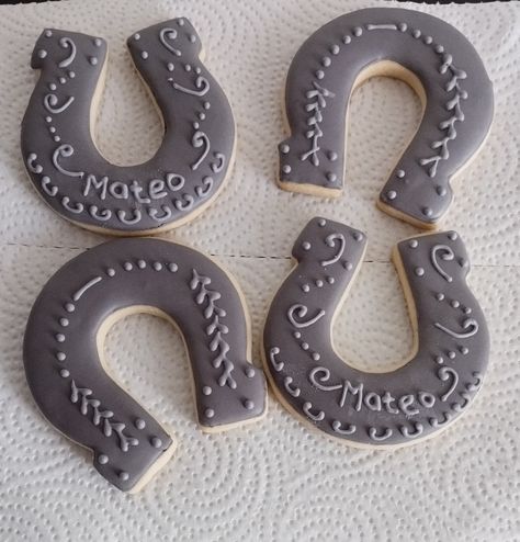 Horseshoe Decorated Cookies, Horse Shoe Cookies Decorated, Western Themed Cookies, Cowboy Sugar Cookies Decorated, Horse Shoe Cookies, Horse Sugar Cookies, Western Sugar Cookies, Horseshoe Cookies, Charro Party Ideas