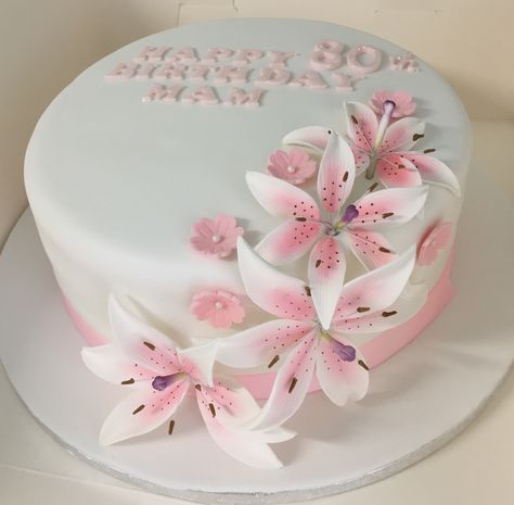 Stargazer lily birthday cake by Dawn Evans Lily Flower Birthday Theme, Lily Flower Theme Birthday Party, Lily Cake Ideas, Lily Cake Design, Lily Cake Birthday, Lily Birthday Theme, Lily Flower Cake, Lily Themed Party, Lily Birthday Cake