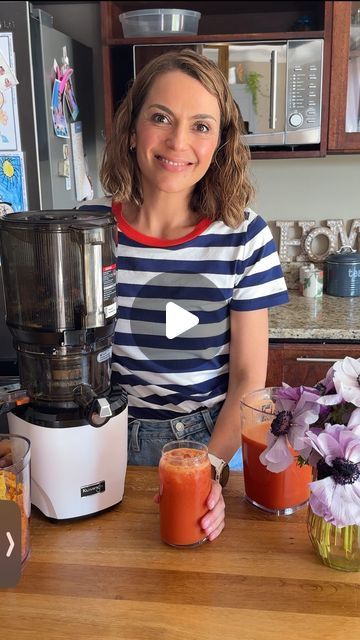 Mariza Ebersohn on Instagram: "Obsessed with the latest @kuvings_sa Auto 10 hands free slow juicer! It’s such a beautiful kitchen accessory plus it works like a charm✨ just in time for summer!  Today i made an orange, carrot, apple, ginger and turmeric juice, it was yummy. I try to drink more juices lately with an added dose of ginger and turmeric, it works wonders! Check out @kuvings_sa for more info!! 
:
#lifeinthesouth #kuvings #kuvingsjuicer #slowjuicer #juice #juicecleanse #antioksidanjuice #juicerecipes #juicedetox #fruit #veggies #healthy #getfit #gethealthy #guthealth #healthyfood #healthyeating #southafricanfoodblogger #plantbased #vegan #veganrecipes #reels #eathealthy #eathealthyfood #southafricanfood #momlife #southafrica #plantbased #instagram" Turmeric Juice, Slow Juicer, South African Recipes, Juice Cleanse, Beautiful Kitchen, Detox Juice, Juicing Recipes, Healthy Foods To Eat, Beautiful Kitchens