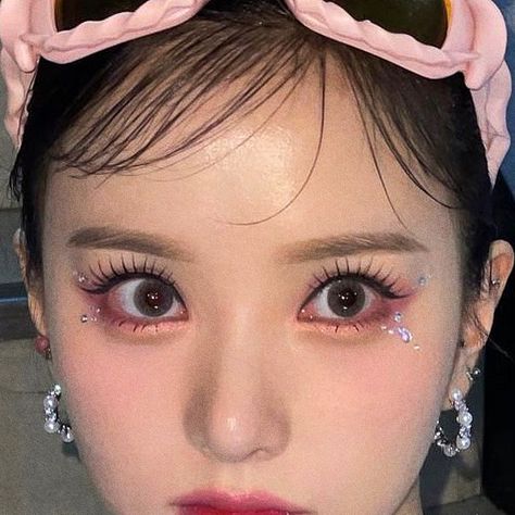 Kpop Make Up Look, Kpop Makeup Gems, Makeup Looks Kpop Idol, Korean Heavy Makeup, Kpop Stage Makeup Look, Kpop Dr Makeup, Kpop Idol Stage Makeup, Twice Concert Makeup Ideas, Korean Barbie Makeup