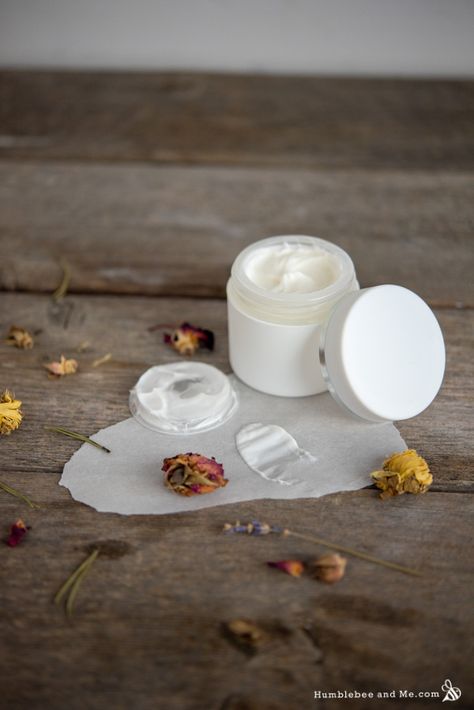 Frankincense Facial Lotion Frankincense Face Cream Recipe, Handmade Face Cream, Handmade Body Lotion, Facial Lotion, Organic Lotion, Collagen Cream, Organic Cosmetics, Beauty Products Photography, Homemade Beauty Products