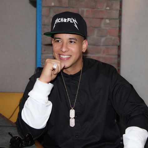 Daddy Yankee 2000s Reggaeton Aesthetic, Yankees Pictures, Yankees Poster, Latin Artists, The Big Boss, Romeo Santos, Cute Gifts For Friends, Handsome Actors