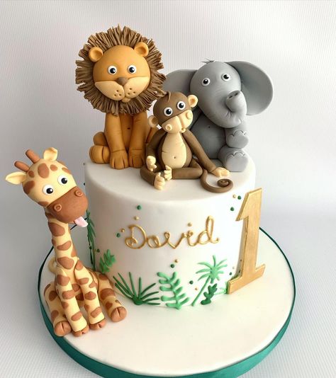 Stacey- Celebration Cakes on Instagram: “• J U N G L E •” Animal Cakes For Kids, Jungle Birthday Cakes, Jungle Theme Cakes, Boys 1st Birthday Cake, Baby Boy Birthday Cake, Jungle Thema, Animal Birthday Cakes, Baby First Birthday Cake, Jungle Cake