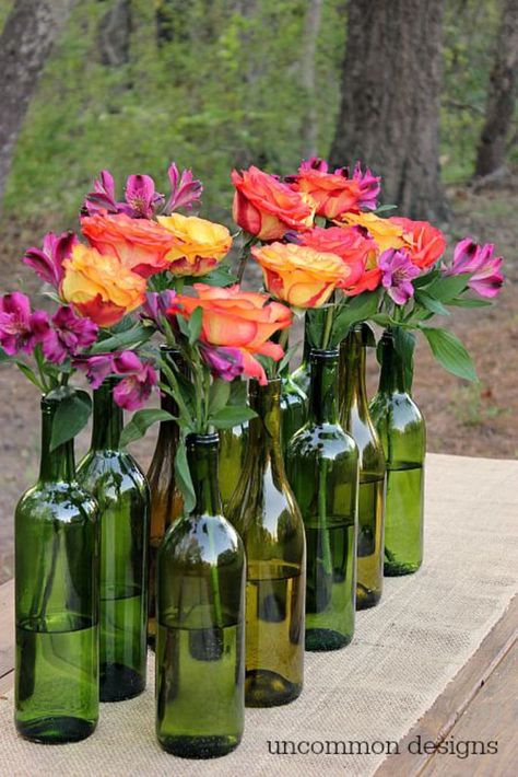 Budget Friendly Wedding Centerpieces, Flowers Wine, Elegant Wedding Centerpiece, Simple Wedding Centerpieces, Bridal Shower Tables, Garden Party Decorations, Deco Nature, Budget Friendly Wedding, Elegant Bridal Shower