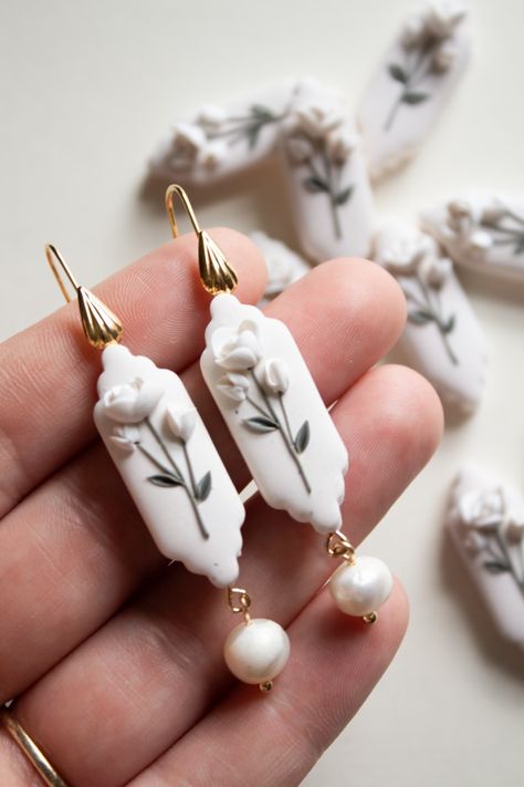 Vintage Polymer Clay Earrings, Polymer Clay Inspiration, Elegant Clay Earrings, Polymer Clay Earrings Diy, Cute Polymer Clay Earrings, Polymer Clay Rings, Flowers And Pearls, Polymer Clay Ring, Polymer Clay Jewellery