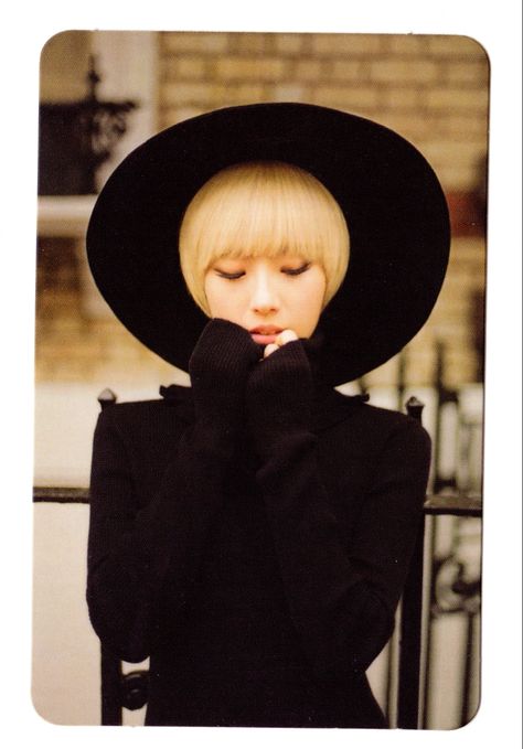 Long Blond, How To Speak Korean, Solo Album, Let Me In, Photo Set, Korean Singer, South Korean Girls, Floppy Hat, Photo Cards