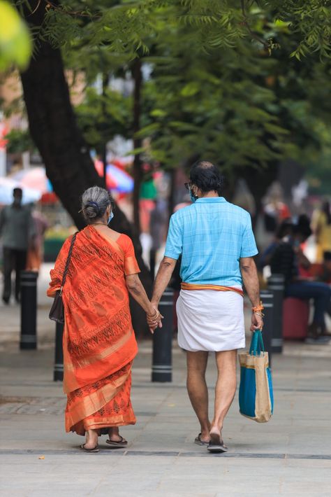 Old couple People In Action Photography, India Photography People, Chennai Street Photography, Indian Old Couple Photography, Indian People Photography, Indian Village Photography, Gesture Sketching, Chennai Aesthetic, Rapid Sketching