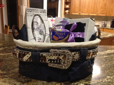 Cowgirl Gift Basket Western Basket Ideas, Cowgirl Gift Basket, Western Centerpiece, Western Centerpieces, Auction Gift Basket Ideas, Fundraiser Baskets, Western Family, Western Ideas, Rodeo Gifts