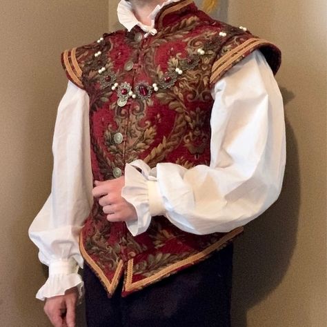 Tudor Male Clothing, European Fantasy Clothing, 1600s Outfits, Mens Rennaisance Outfits, Medieval Royalty Clothing, Fancy Medieval Clothes Male, Renicansse Fair Outfits Men, Medieval Man Aesthetic, Medieval Fashion Aesthetic