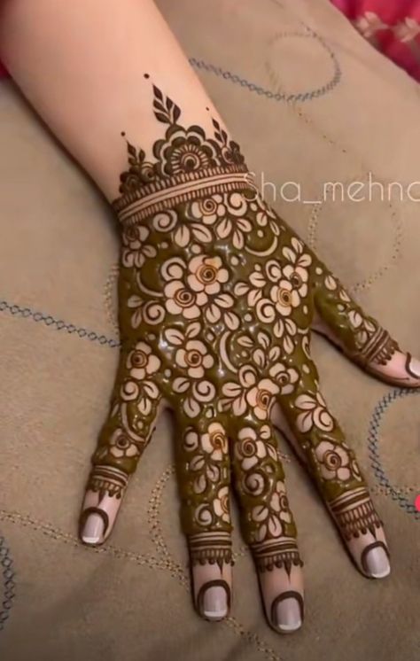 Beautiful Simple Mehndi Design, Beautiful Mehndi Designs, Finger Henna Designs, Latest Henna Designs, Very Simple Mehndi Designs, Simple Mehndi Designs Fingers, Henna Tattoo Designs Simple, Mehndi Designs Front Hand, Circle Mehndi Designs