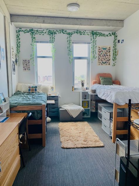 2 Person Dorm Room Layout, Dorm Room Male, Dorm Room Hogwarts, Dorm Room Set Up Layout For Two, Ucsb Dorm, Single Dorm Room Ideas, Dorm Room Cozy, Dorm Room Pink, Single Dorm Room