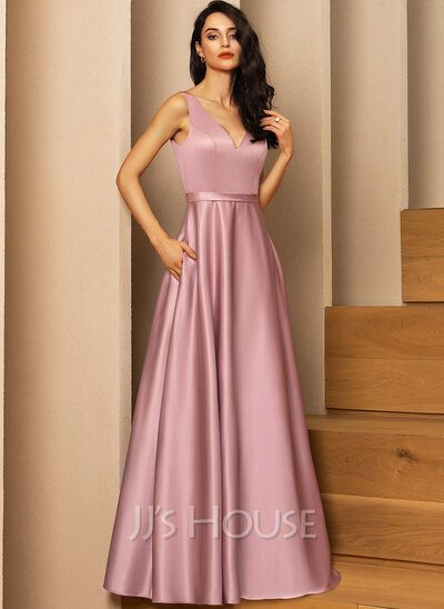 Dusty Pink Satin Bridesmaid Dresses, Satin Gown Bridesmaid, Bridesmaid Dresses Neckline, Bridesmaid Satin Dresses, Maroon Gowns, Bridesmaids Outfits, V Neck Gown, High Low Bridesmaid Dresses, Princess Bridesmaid Dress