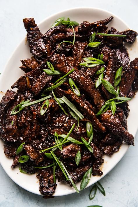 Crispy, delicious beef infused with intense flavors—this bulgogi beef recipe stands apart from the crowd. Marinate overnight, and let your grill do the rest! Kimchi Recipe Ideas, Kimchi Soup Recipe, Kimchi Soup, Best Grill Recipes, Soy Sauce Marinade, Koreansk Mat, Korean Bbq Beef, Vietnamese Sandwich, Bulgogi Recipe