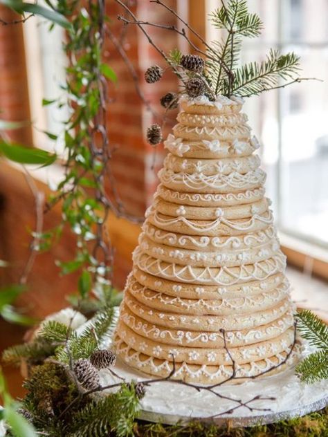 28 Christmas Wedding Cakes And Their Alternatives Iceland Christmas, Winter Wedding Cakes, Christmas Wedding Cakes, Norwegian Wedding, Scandinavian Wedding, Swedish Wedding, Blue Winter Wedding, Winter Wedding Cake, Wedding Cake Recipe