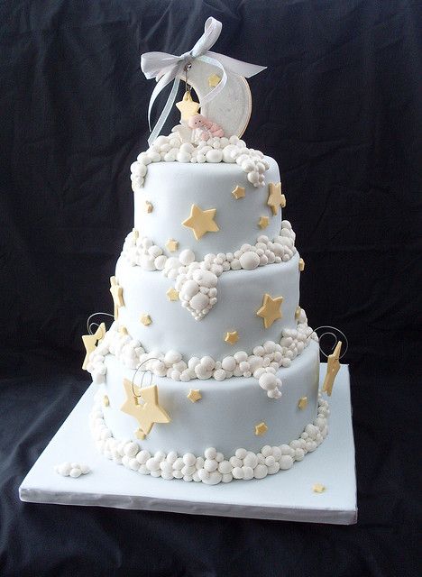 baby shower cake idea with the addition of a cherub angel on top Moon Baby Shower Cake, Baby Shower Cakes For Boys, Fondant Baby, Twinkle Twinkle Baby Shower, Moon Baby Shower, Moon Clouds, Baptism Cake, Christening Cake, Stars Moon