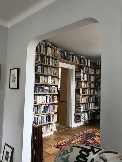 Full Length Mirror In Library, City Townhouse Interior, Nyc Apartment Bookshelves, Appartment Book Shelf, Full Bookshelf Aesthetic, Eclectic Shelves, Funky Bookshelves, Sticker Wall Mirror, Old Bookshelves Aesthetic